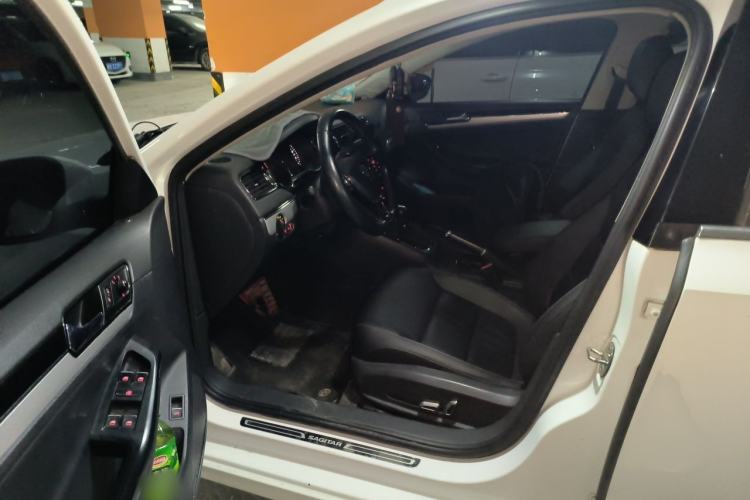 Used Volkswagen Sagitar 2018 1.6L Automatic Comfort Model Interior 3