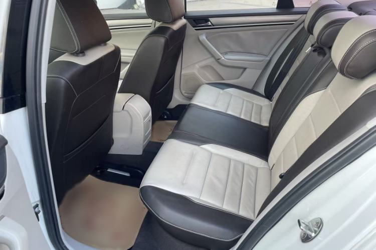Used Volkswagen Sagitar 2018 1.6L Automatic Comfort Model Interior 3