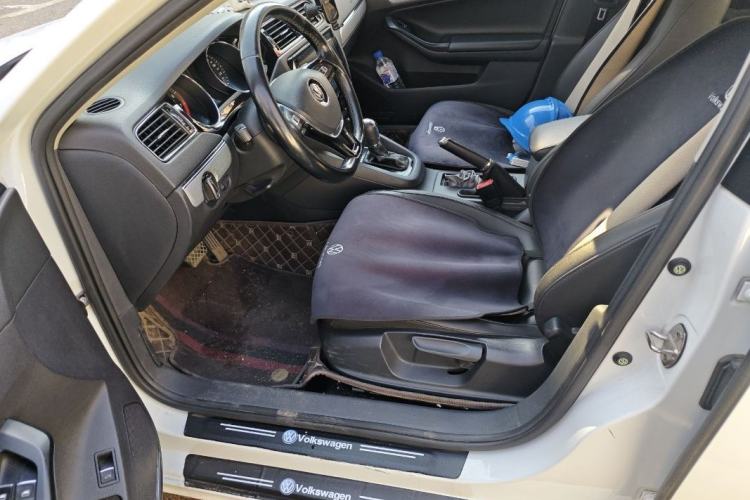 Used Volkswagen Sagitar 2018 1.6L Automatic Comfort Model Interior 3