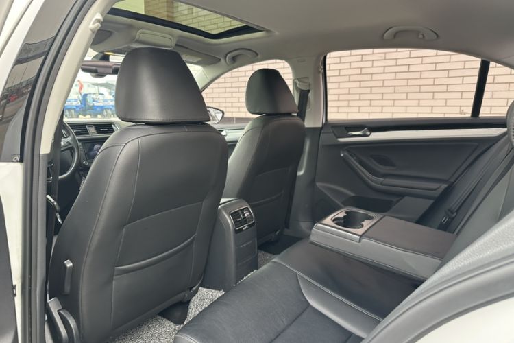 Used Volkswagen Sagitar 2018 1.6L Automatic Comfort Model Interior 3