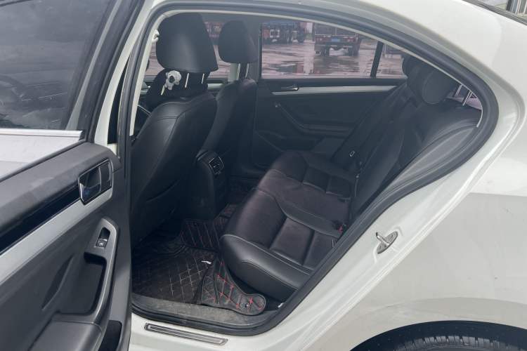 Used Volkswagen Sagitar 2018 1.6L Automatic Comfort Model Interior 3