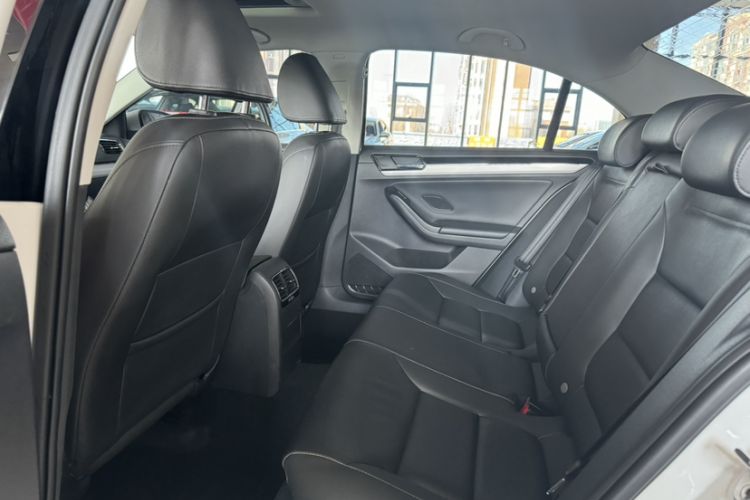 Used Volkswagen Sagitar 2018 1.6L Automatic Comfort Model Interior 3