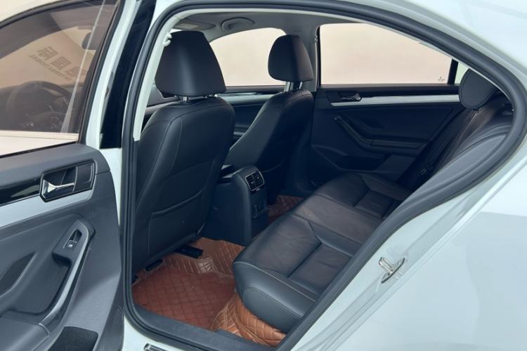 Used Volkswagen Sagitar 2018 1.6L Automatic Comfort Model Interior 3
