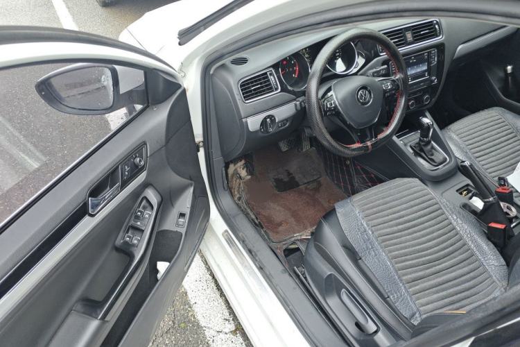 Used Volkswagen Sagitar 2018 1.6L Automatic Comfort Model Interior 3