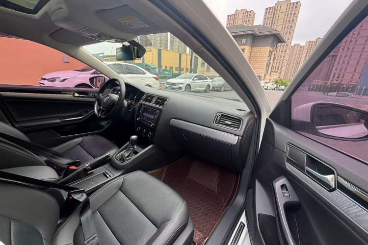 Used Volkswagen Sagitar 2018 1.6L Automatic Comfort Model Interior 3
