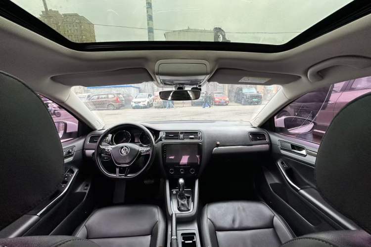 Used Volkswagen Sagitar 2018 1.6L Automatic Comfort Model Interior 3