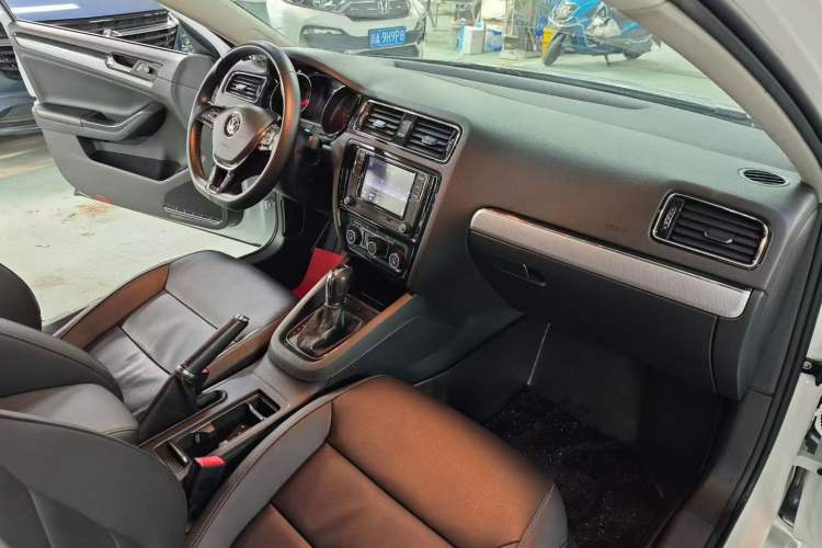 Used Volkswagen Sagitar 2018 180TSI DSG Prestige Edition Interior 4