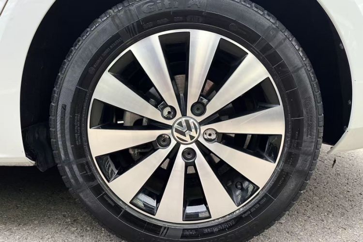 Used Volkswagen Sagitar 2018 1.6L Automatic Comfort Model Interior 4