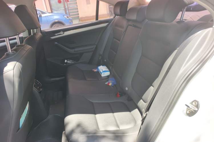 Used Volkswagen Sagitar 2018 1.6L Automatic Comfort Model Interior 4