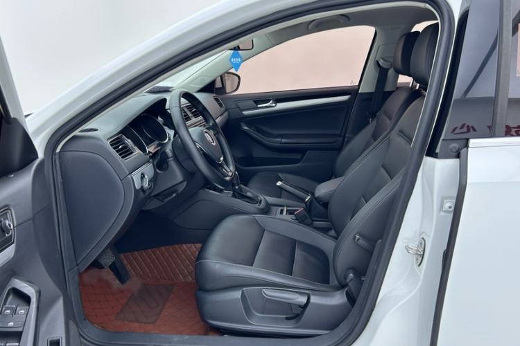 Used Volkswagen Sagitar 2018 1.6L Automatic Comfort Model Interior 4
