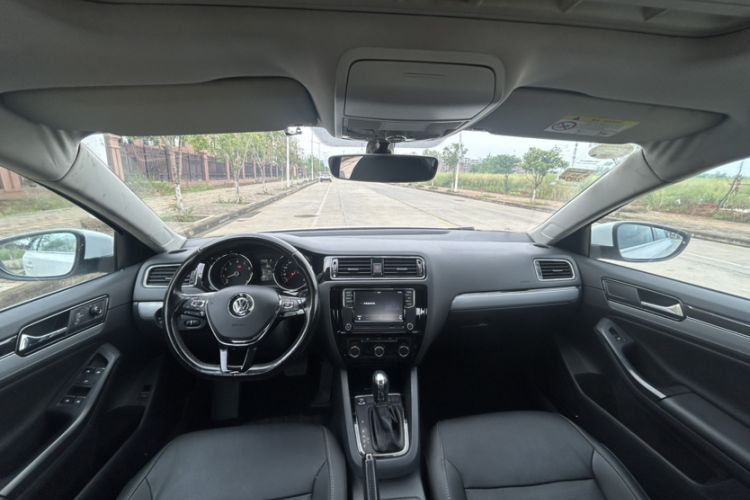 Used Volkswagen Sagitar 2018 1.6L Automatic Comfort Model Interior 4
