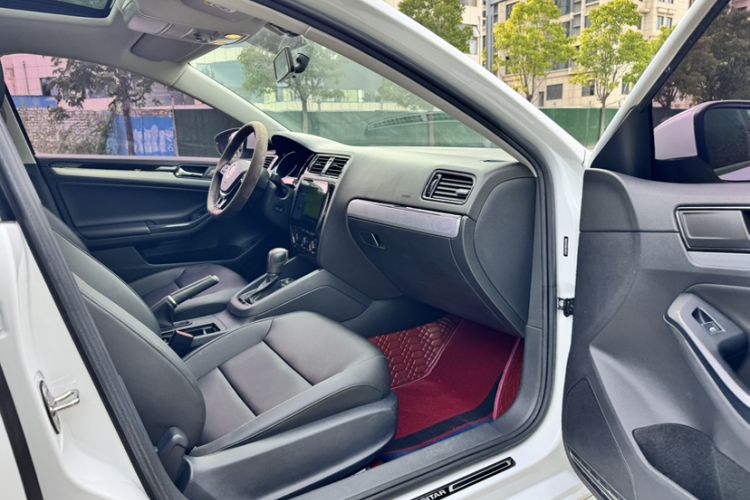 Used Volkswagen Sagitar 2018 280TSI DSG Ignite Edition Interior 5