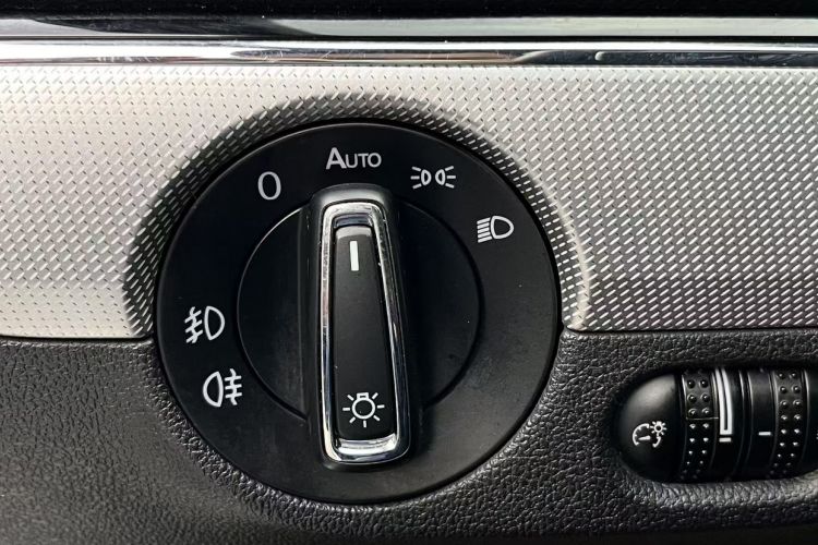 Used Volkswagen Sagitar 2018 1.6L Automatic Comfort Model Interior 5