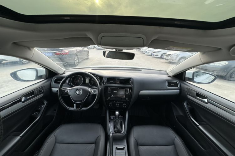 Used Volkswagen Sagitar 2018 1.6L Automatic Comfort Model Interior 5
