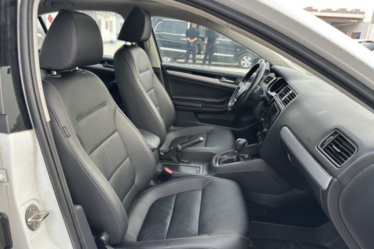 Used Volkswagen Sagitar 2018 1.6L Automatic Comfort Model Interior 7