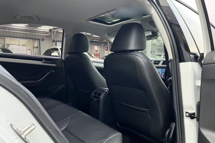 Used Volkswagen Sagitar 2018 1.6L Automatic Comfort Model Interior 8