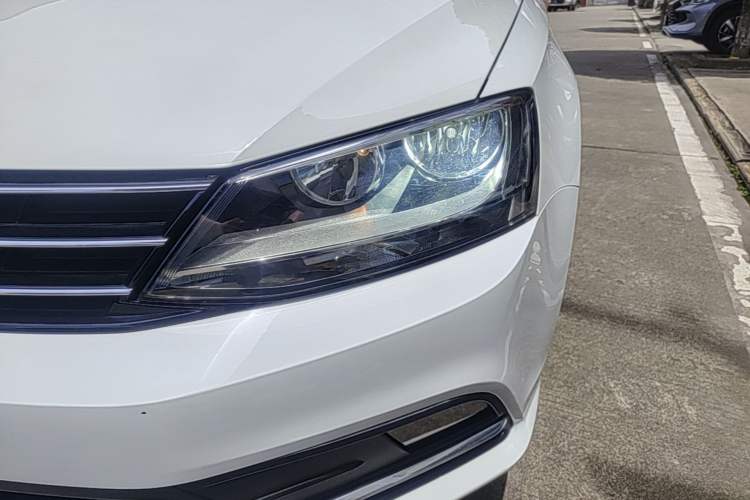 Used Volkswagen Sagitar 2018 1.6L Automatic Comfort Model Left Front Headlight