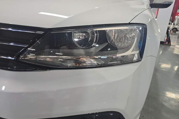 Used Volkswagen Sagitar 2018 1.6L Automatic Comfort Model Left Front Headlight
