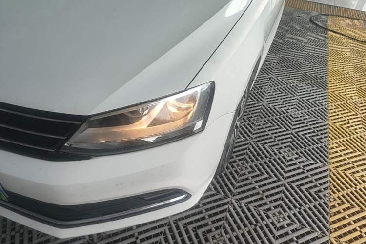 Used Volkswagen Sagitar 2018 1.6L Automatic Comfort Model Left Front Headlight