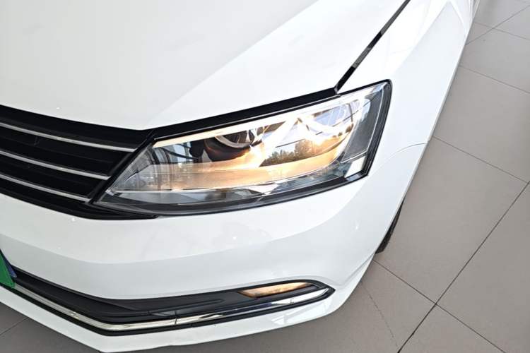 Used Volkswagen Sagitar 2018 1.6L Automatic Comfort Model Left Front Headlight