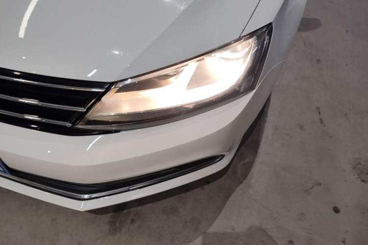 Used Volkswagen Sagitar 2018 1.6L Automatic Comfort Model Left Front Headlight