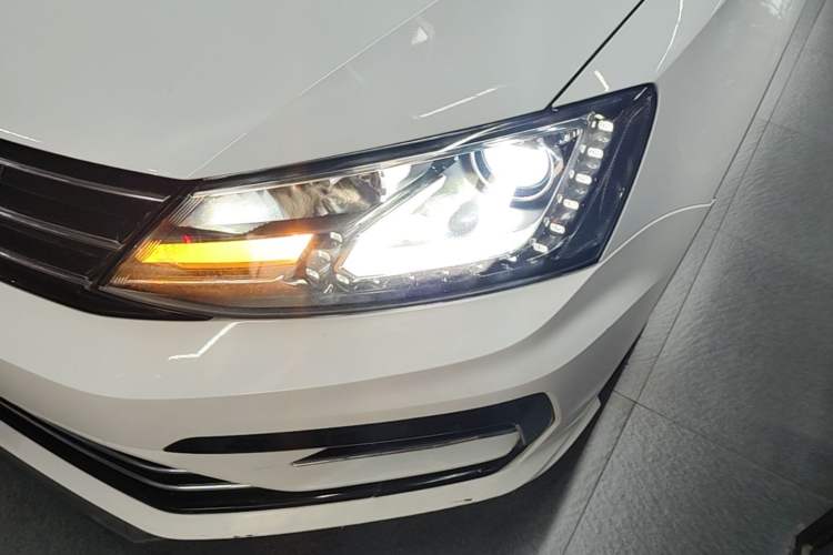 Used Volkswagen Sagitar 2018 280TSI DSG Ignite Edition Left Front Headlight