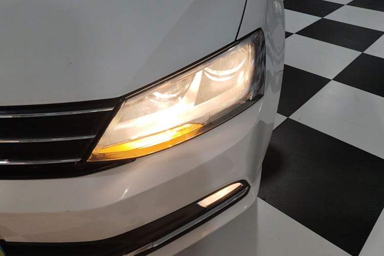 Used Volkswagen Sagitar 2018 1.6L Automatic Comfort Model Left Front Headlight