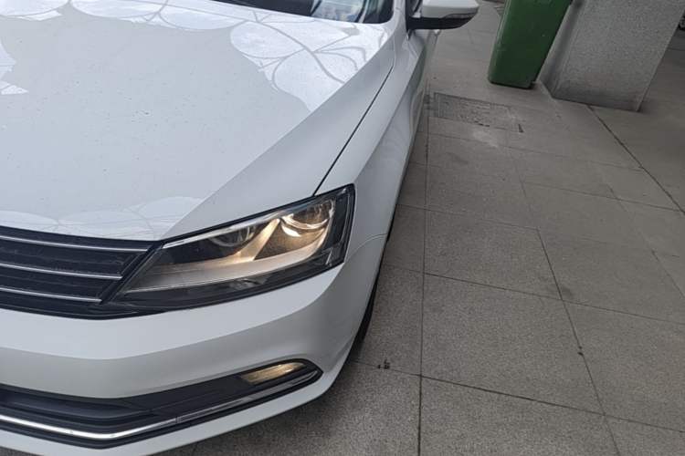 Used Volkswagen Sagitar 2018 1.6L Automatic Comfort Model Left Front Headlight