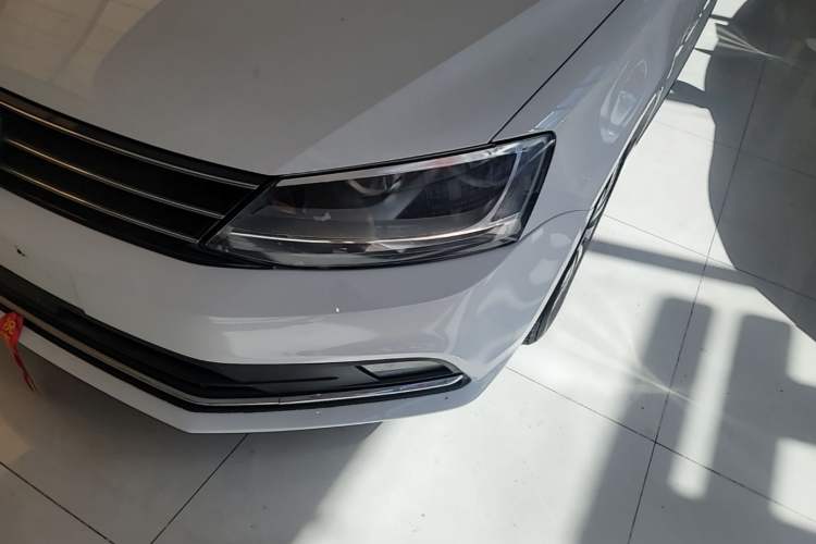 Used Volkswagen Sagitar 2018 1.6L Automatic Comfort Model Left Front Headlight