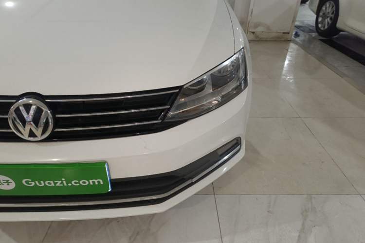 Used Volkswagen Sagitar 2018 1.6L Automatic Comfort Model Left Front Headlight