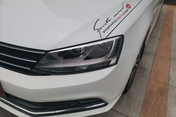 Used Volkswagen Sagitar 2018 1.6L Automatic Comfort Model Left Front Headlight