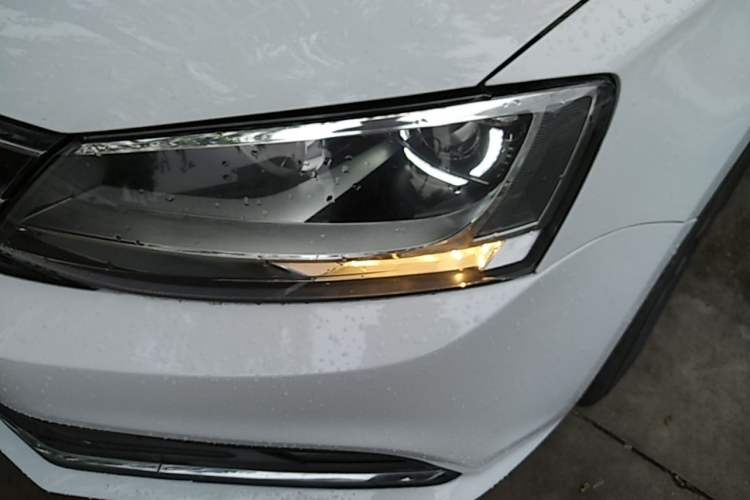 Used Volkswagen Sagitar 2018 1.6L Automatic Comfort Model Left Front Headlight