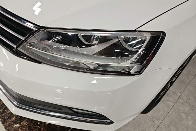 Used Volkswagen Sagitar 2018 1.6L Automatic Comfort Model Left Front Headlight