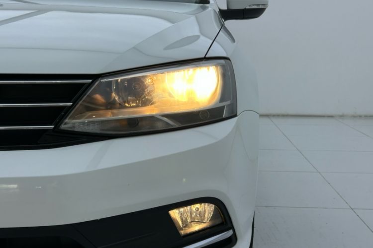 Used Volkswagen Sagitar 2018 1.6L Automatic Comfort Model Left Front Headlight