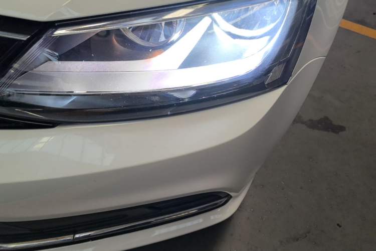 Used Volkswagen Sagitar 2018 1.6L Automatic Comfort Model Left Front Headlight