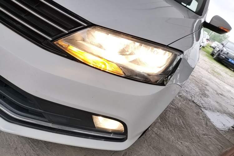 Used Volkswagen Sagitar 2018 1.6L Automatic Comfort Model Left Front Headlight