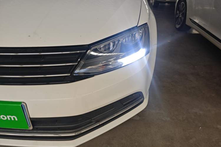Used Volkswagen Sagitar 2018 1.6L Automatic Comfort Model Left Front Headlight