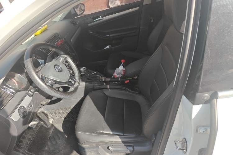 Used Volkswagen Sagitar 2018 1.6L Automatic Comfort Model Left Front Seat