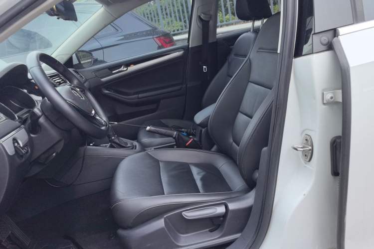 Used Volkswagen Sagitar 2018 280TSI DSG Ignite Edition Left Front Seat