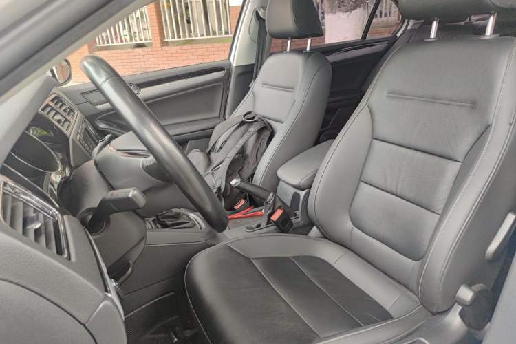 Used Volkswagen Sagitar 2018 1.6L Automatic Comfort Model Left Front Seat