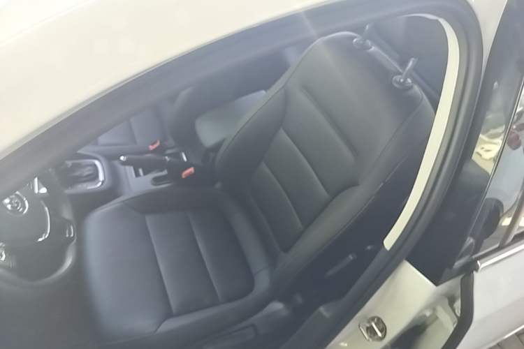 Used Volkswagen Sagitar 2018 180TSI DSG Prestige Edition Left Front Seat