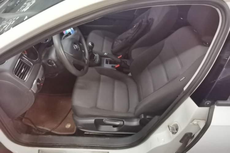 Used Volkswagen Sagitar 2018 1.6L Manual Fashion Edition Left Front Seat