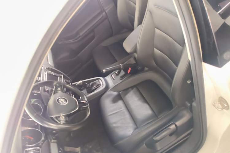 Used Volkswagen Sagitar 2018 1.6L Automatic Comfort Model Left Front Seat