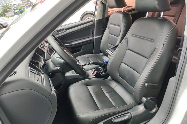 Used Volkswagen Sagitar 2018 1.6L Manual Comfort Model Left Front Seat