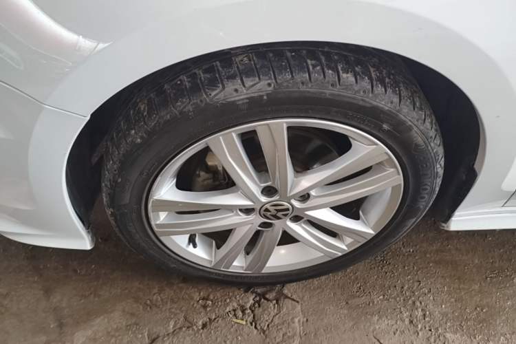 Used Volkswagen Sagitar 2018 280TSI DSG Ignite Edition Left Front Wheel Hub