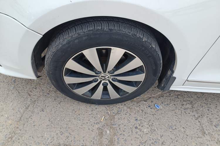 Used Volkswagen Sagitar 2018 1.6L Automatic Comfort Model Left Front Wheel Hub