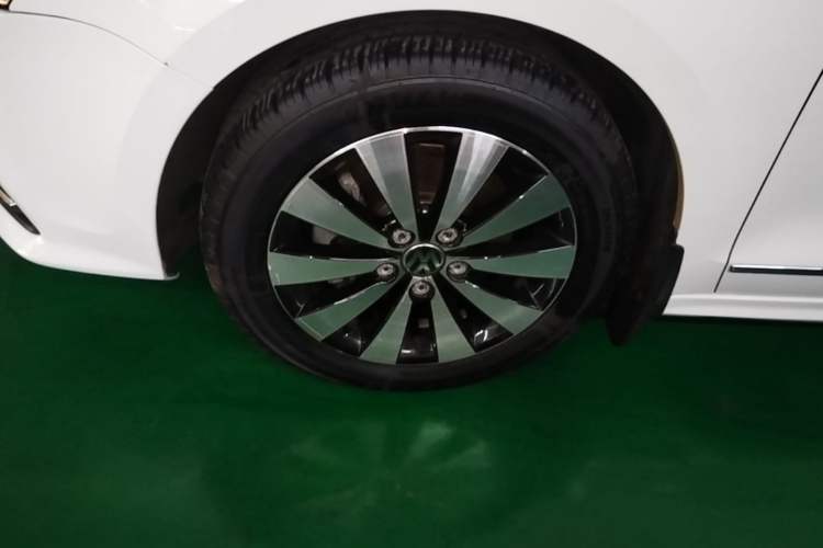 Used Volkswagen Sagitar 2018 180TSI DSG Prestige Edition Left Front Wheel Hub