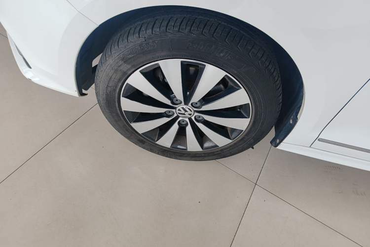 Used Volkswagen Sagitar 2018 280TSI DSG Comfort Model Left Front Wheel Hub