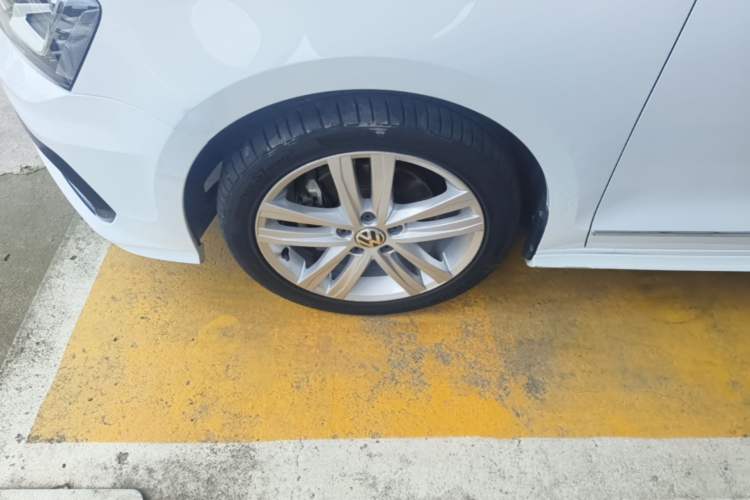 Used Volkswagen Sagitar 2018 280TSI DSG Ignite Edition Left Front Wheel Hub
