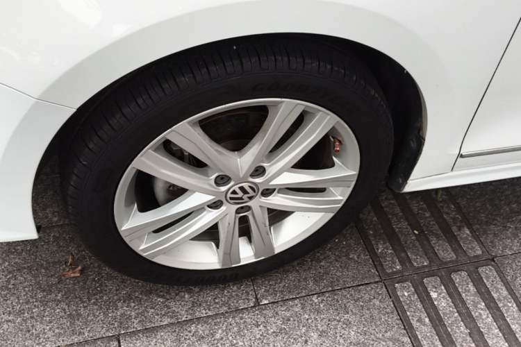 Used Volkswagen Sagitar 2018 280TSI DSG Comfort Model Left Front Wheel Hub